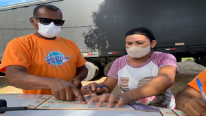 Zona rural de Camaçari é contemplada com 2º dia de entrega itinerante dos cupons da Cesta de Páscoa