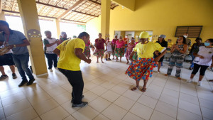 Conviver tem sexta animada por concurso de trajes folclóricos