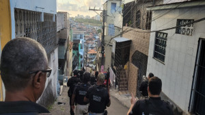 PM e ex-PM são presos durante a operação policial em Salvador