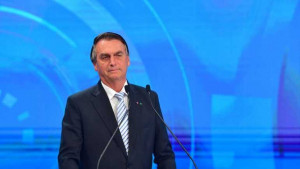 'Não precisamos mentir para mostrar o caráter do fujão', diz Bolsonaro sobre Lula