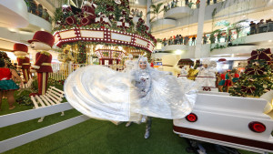 Papai Noel chegou ao Shopping Barra com mega estrutura e superprodução